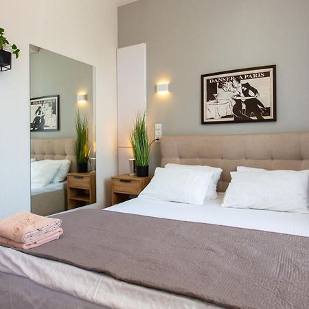 Modern studio beside metro Pushkinska, Universytet - Chernyshevska str. 95-7 Kharkiv Eksteriør billede