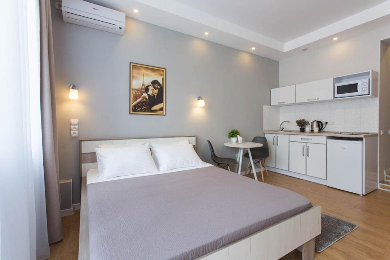 Modern studio beside metro Pushkinska, Universytet - Chernyshevska str. 95-7 Kharkiv Eksteriør billede