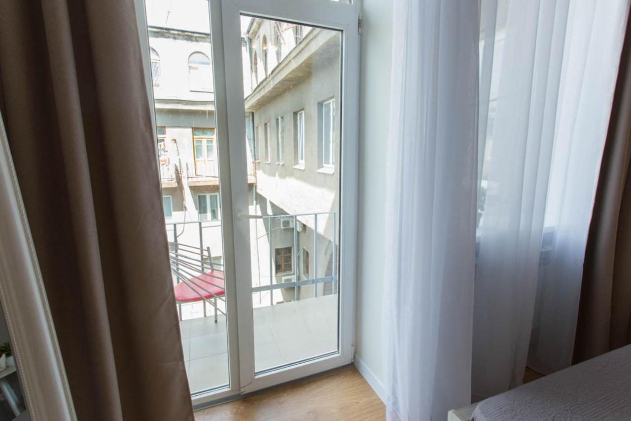 Modern studio beside metro Pushkinska, Universytet - Chernyshevska str. 95-7 Kharkiv Eksteriør billede